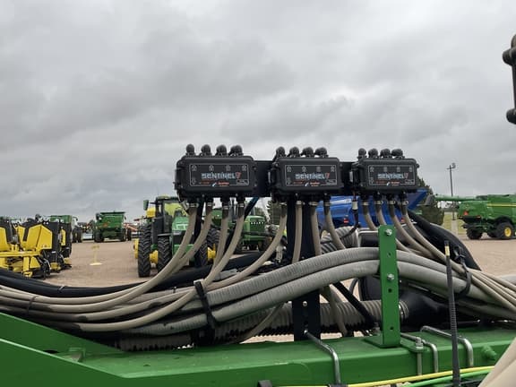 Image of John Deere 1775 equipment image 3