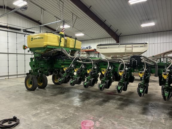 Image of John Deere 1775 equipment image 2