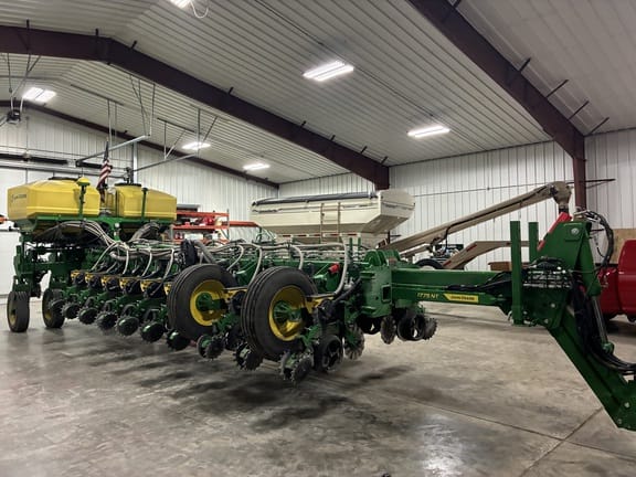2023 John Deere 1775 Equipment Image0