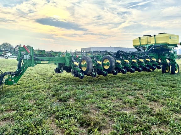 Image of John Deere 1775 Primary image