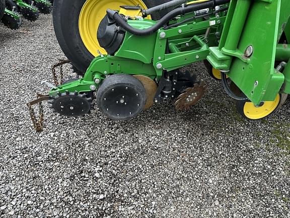Image of John Deere 1775 equipment image 1