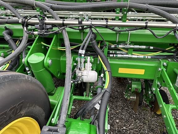 Image of John Deere 1775 equipment image 2
