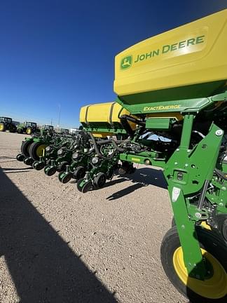 Image of John Deere 1775 equipment image 3