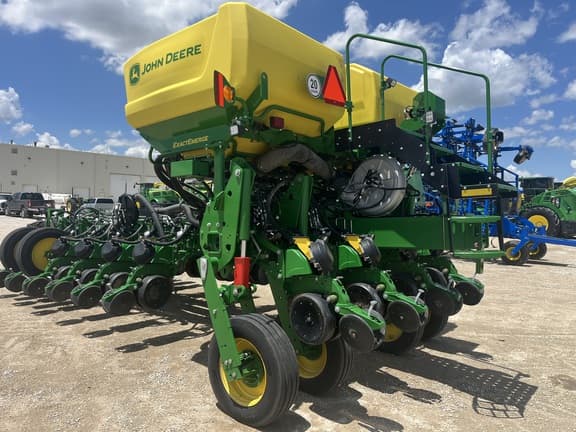 Image of John Deere 1775 equipment image 1