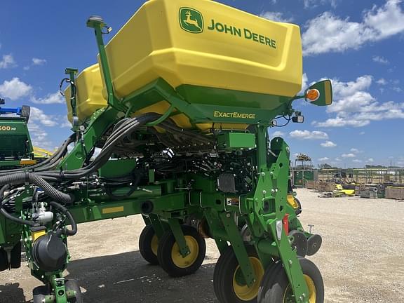 Image of John Deere 1775 equipment image 4