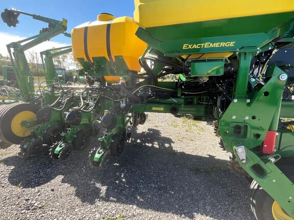 Image of John Deere 1775 equipment image 2