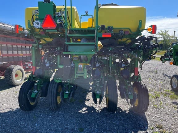 Image of John Deere 1775 equipment image 3