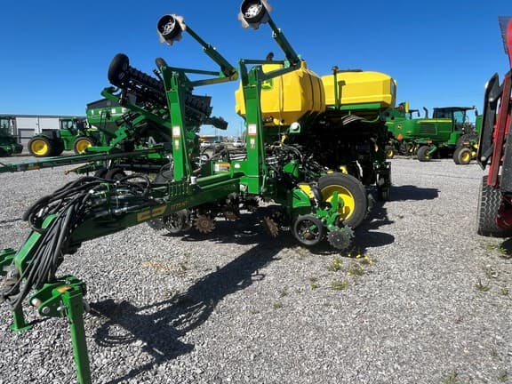 Image of John Deere 1775 equipment image 1