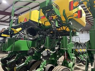 Main image John Deere 1775 4