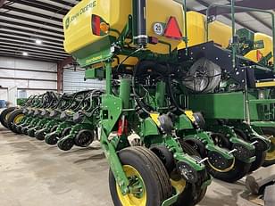 Main image John Deere 1775 5