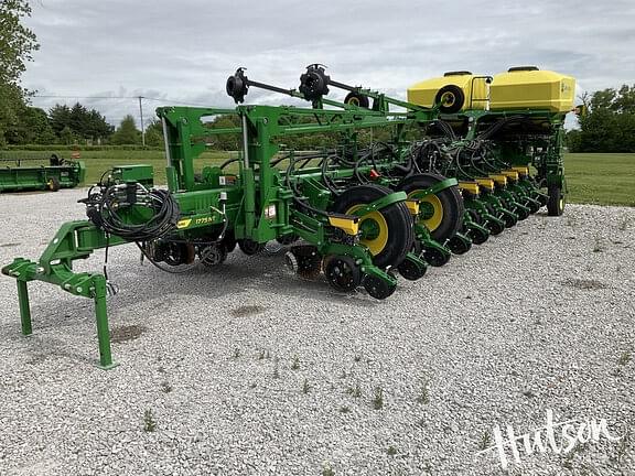 Image of John Deere 1775 equipment image 1