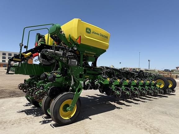 Image of John Deere 1775 equipment image 1