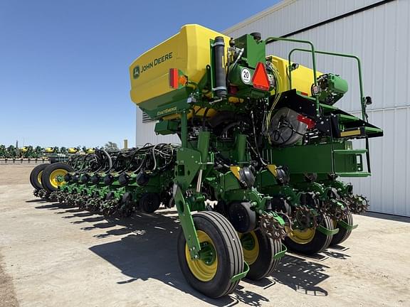 Image of John Deere 1775 equipment image 3