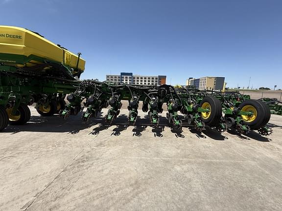 Image of John Deere 1775 equipment image 2