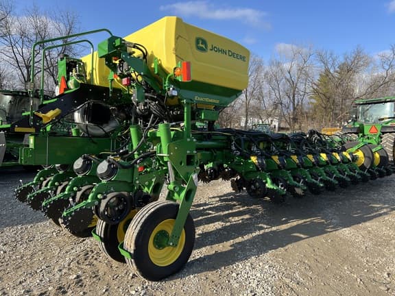 Image of John Deere 1775 equipment image 3