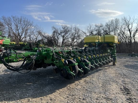 2023 John Deere 1775 Equipment Image0