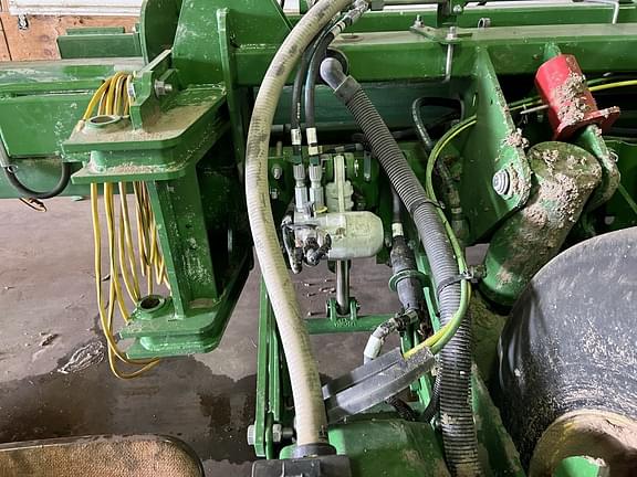 Image of John Deere 1775 equipment image 3