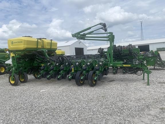 Image of John Deere 1775 equipment image 1