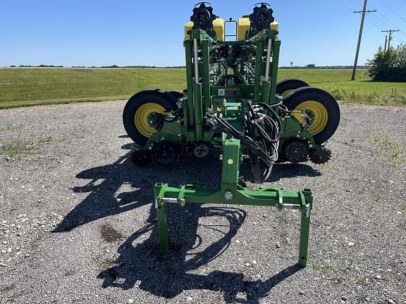 Image of John Deere 1775 equipment image 1