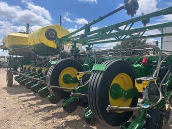 Main image John Deere 1775
