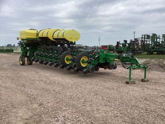 2023 John Deere 1775 Equipment Image0