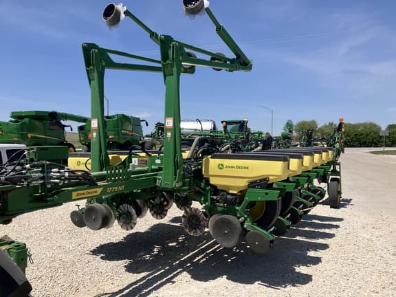 Image of John Deere 1775 equipment image 1