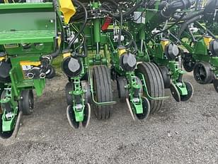 Main image John Deere 1775 11