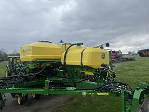 Main image John Deere 1775 6