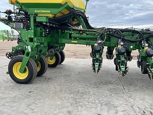 Main image John Deere 1775 32