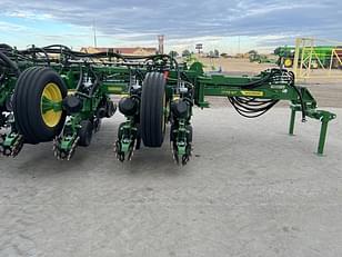 Main image John Deere 1775 33