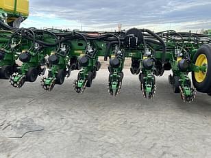 Main image John Deere 1775 36