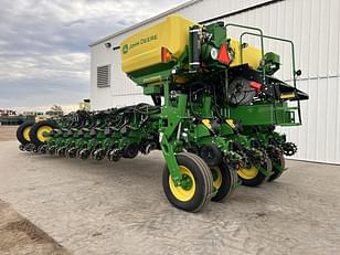 Main image John Deere 1775 5