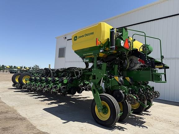 Image of John Deere 1775 equipment image 4