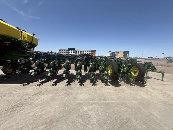 Image of John Deere 1775 equipment image 2