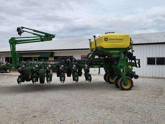 Image of John Deere 1775 Primary image
