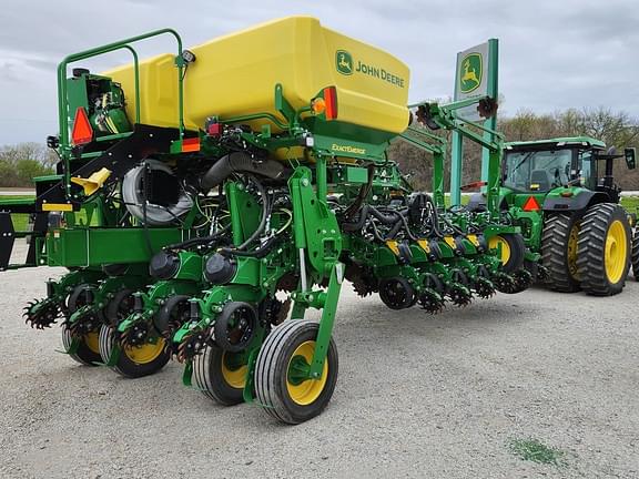 Image of John Deere 1775 equipment image 1