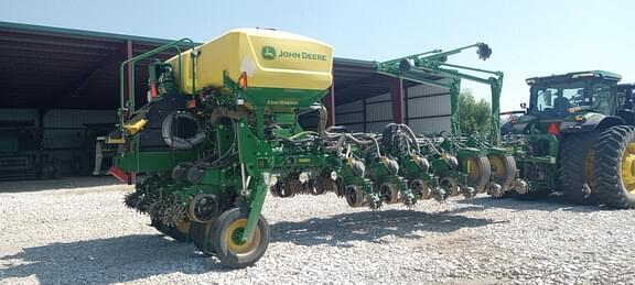 Image of John Deere 1775 equipment image 2