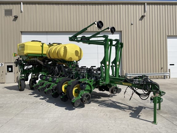 2023 John Deere 1775 Equipment Image0