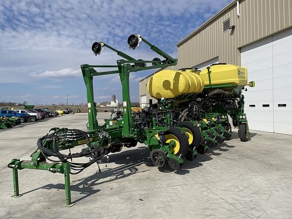 Image of John Deere 1775 equipment image 1