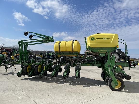 Image of John Deere 1775 equipment image 3