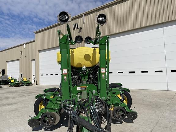 Image of John Deere 1775 equipment image 4