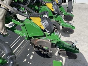 Main image John Deere 1775 9