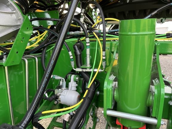 Image of John Deere 1775 equipment image 4