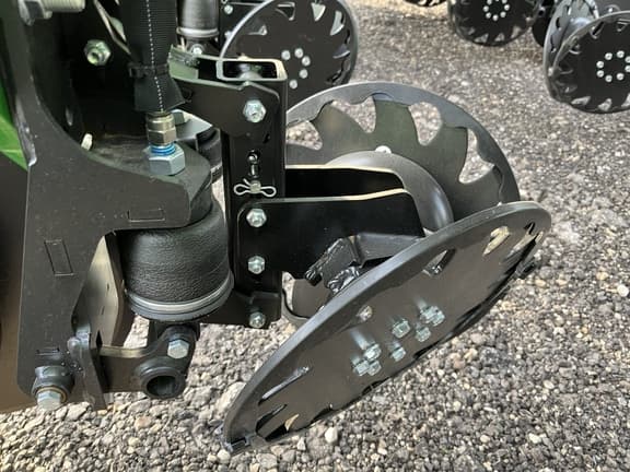 Image of John Deere 1775 equipment image 3