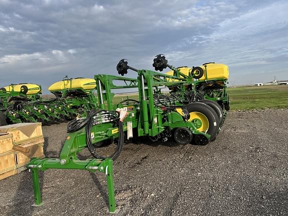 Image of John Deere 1775 equipment image 1