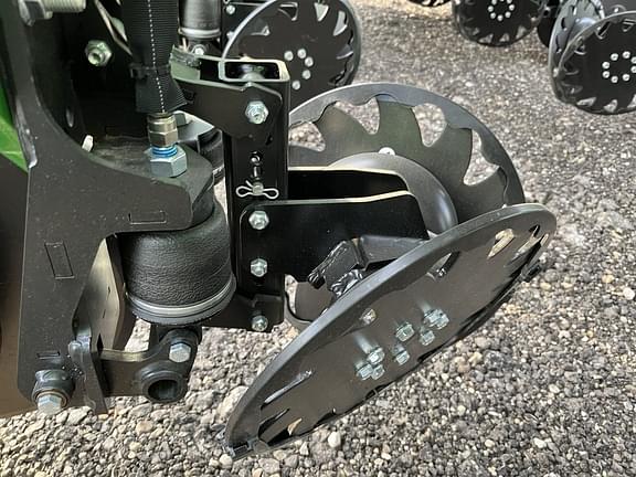 Image of John Deere 1775 equipment image 3