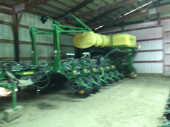 Image of John Deere 1775 equipment image 3