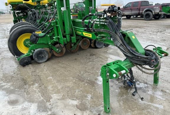 Image of John Deere 1775 equipment image 1