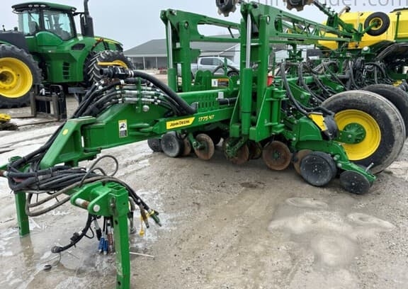 Image of John Deere 1775 equipment image 3