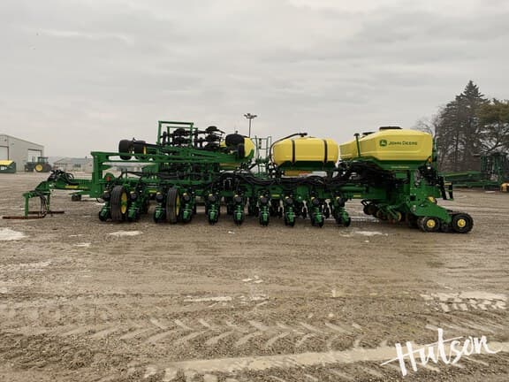 Image of John Deere 1775 equipment image 3